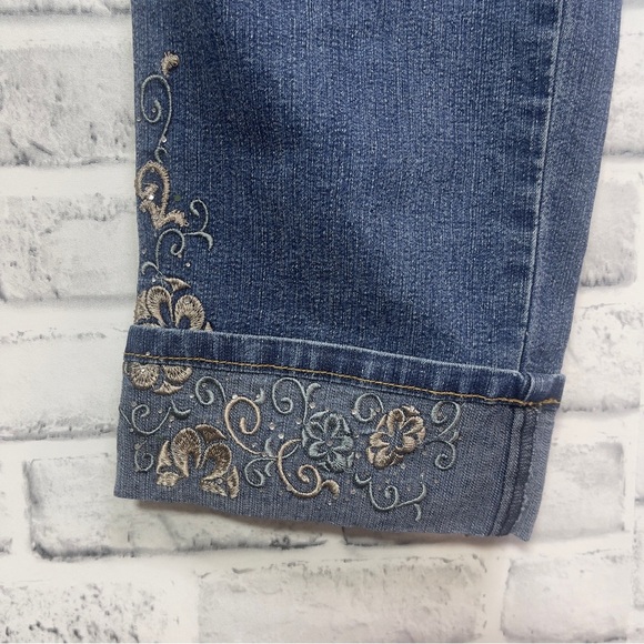 COS Embroidered Cuffed Crop 5 Pocket Jeans 6 - Picture 3 of 9